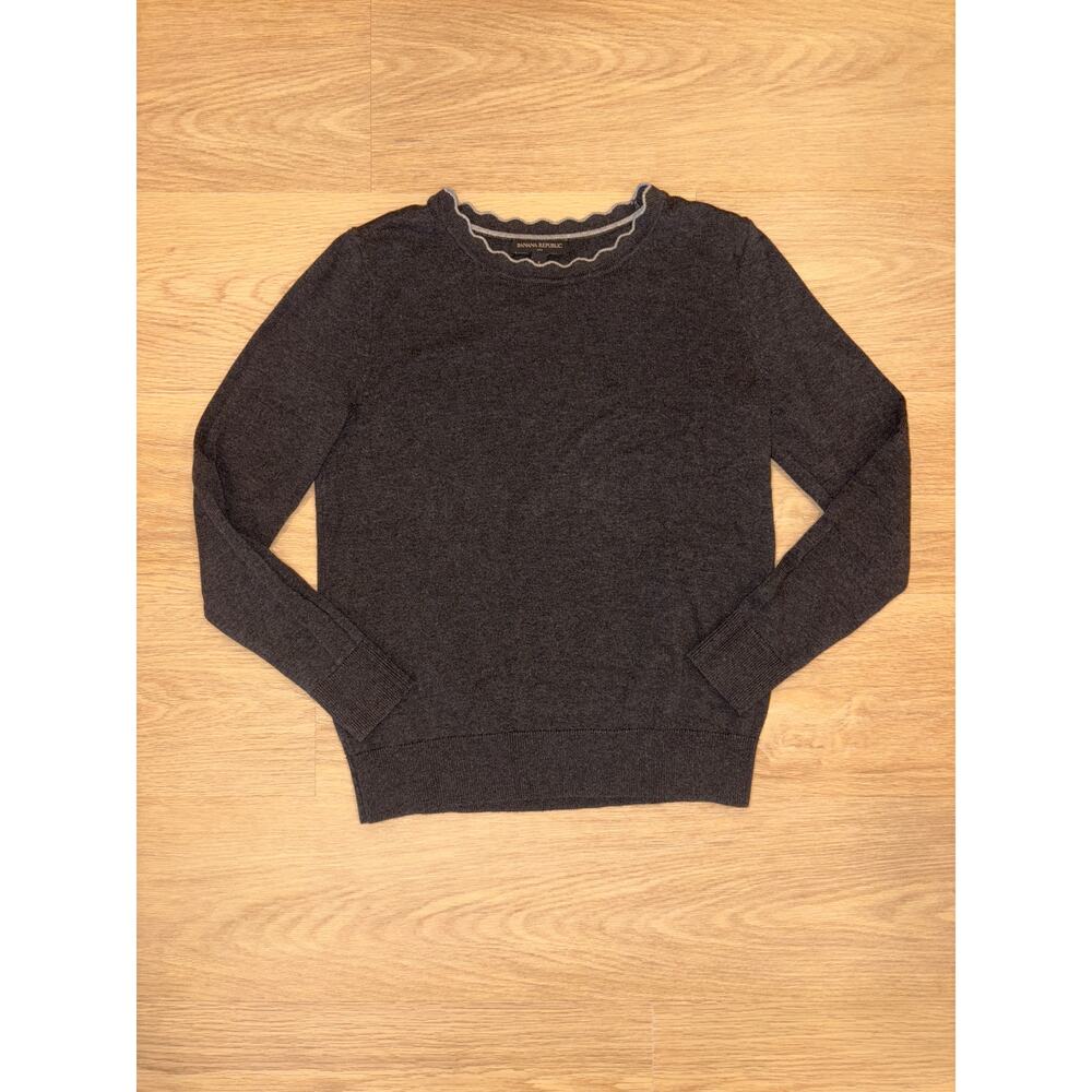 Banana Republic gray scalloped ruffle trim long sleeve sweater size small